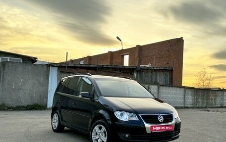 Volkswagen Touran III, 2007 год, 710 000 рублей, 1 фотография