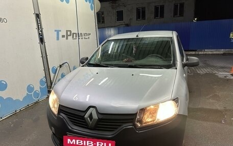 Renault Logan II, 2015 год, 680 000 рублей, 2 фотография