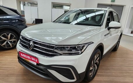 Volkswagen Tiguan II, 2023 год, 4 500 000 рублей, 2 фотография