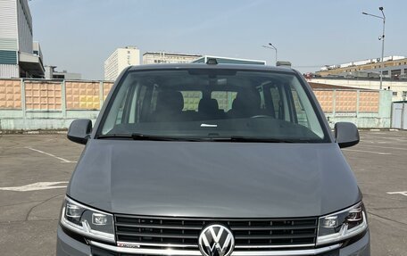 Volkswagen Caravelle T6 рестайлинг, 2019 год, 5 700 000 рублей, 1 фотография