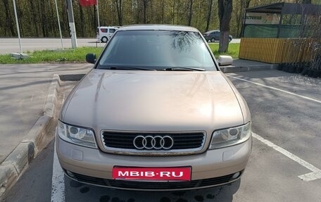Audi A4, 1999 год, 390 000 рублей, 1 фотография