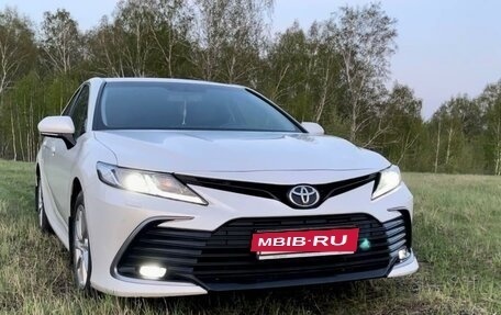 Toyota Camry, 2021 год, 3 390 000 рублей, 2 фотография