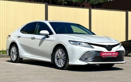 Toyota Camry, 2019 год, 2 650 000 рублей, 3 фотография