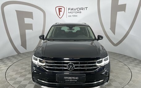 Volkswagen Tiguan II, 2021 год, 4 450 000 рублей, 2 фотография