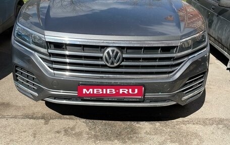 Volkswagen Touareg III, 2019 год, 4 500 000 рублей, 2 фотография