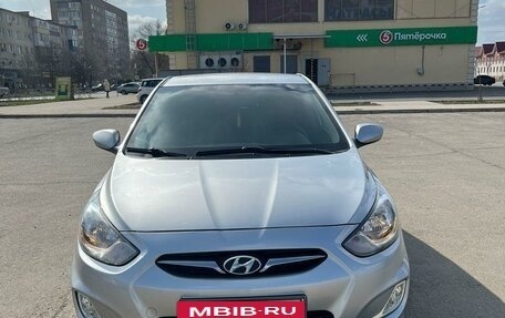 Hyundai Solaris II рестайлинг, 2012 год, 1 050 000 рублей, 2 фотография