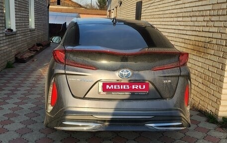 Toyota Prius IV XW50, 2019 год, 2 750 000 рублей, 2 фотография