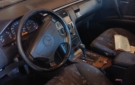 Mercedes-Benz E-Класс, 1996 год, 200 000 рублей, 2 фотография