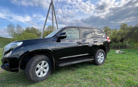 Toyota Land Cruiser Prado 150 рестайлинг 2, 2014 год, 3 300 000 рублей, 2 фотография