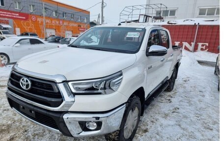 Toyota Hilux VIII, 2022 год, 5 900 000 рублей, 3 фотография