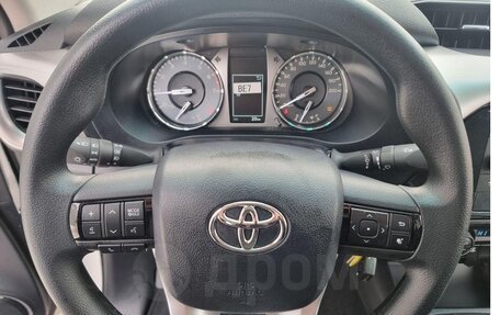 Toyota Hilux VIII, 2022 год, 5 900 000 рублей, 4 фотография