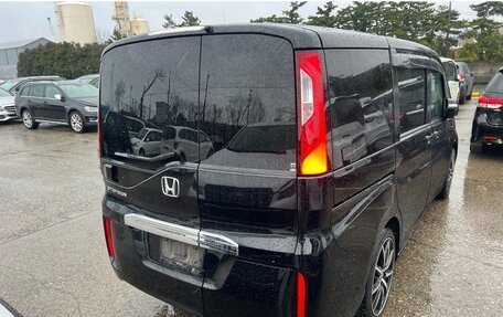 Honda Stepwgn IV, 2016 год, 1 595 000 рублей, 2 фотография