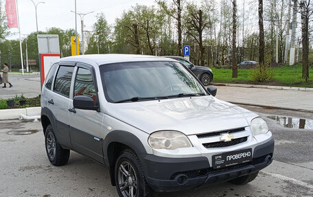 Chevrolet Niva I рестайлинг, 2018 год, 920 000 рублей, 3 фотография