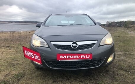 Opel Astra J, 2011 год, 940 000 рублей, 2 фотография