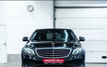 Mercedes-Benz E-Класс, 2019 год, 3 200 000 рублей, 2 фотография