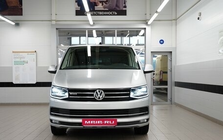 Volkswagen Multivan T6 рестайлинг, 2019 год, 4 700 000 рублей, 4 фотография