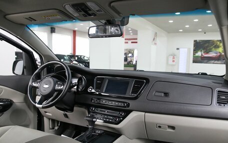 KIA Carnival III, 2017 год, 2 499 000 рублей, 5 фотография