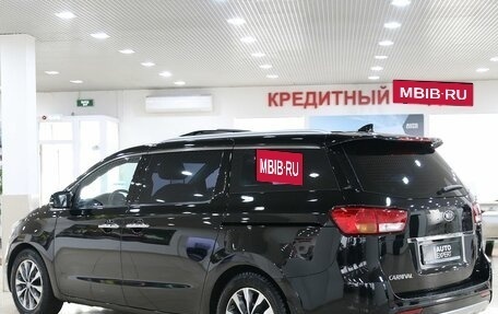 KIA Carnival III, 2017 год, 2 499 000 рублей, 4 фотография