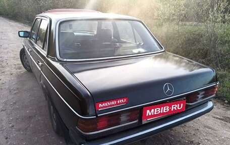 Mercedes-Benz W123, 1982 год, 333 000 рублей, 3 фотография