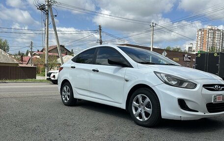 Hyundai Solaris II рестайлинг, 2012 год, 590 000 рублей, 2 фотография