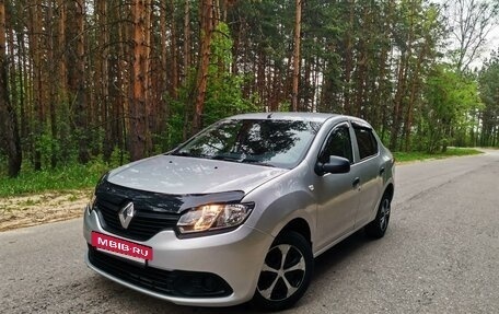 Renault Logan II, 2015 год, 790 000 рублей, 3 фотография