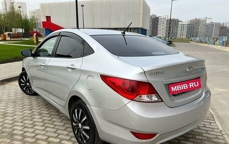 Hyundai Solaris II рестайлинг, 2011 год, 720 000 рублей, 4 фотография