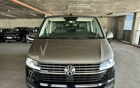Volkswagen Multivan T6 рестайлинг, 2020 год, 7 499 000 рублей, 2 фотография