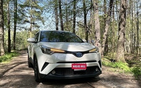 Toyota C-HR I рестайлинг, 2017 год, 2 350 000 рублей, 2 фотография