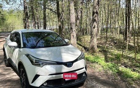 Toyota C-HR I рестайлинг, 2017 год, 2 350 000 рублей, 3 фотография