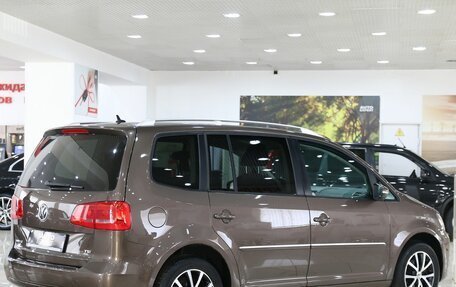 Volkswagen Touran III, 2012 год, 949 000 рублей, 2 фотография