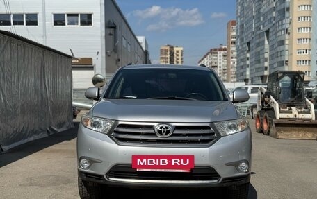 Toyota Highlander III, 2012 год, 2 299 000 рублей, 2 фотография