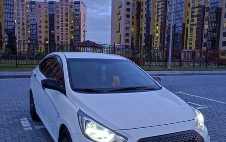 Hyundai Solaris II рестайлинг, 2014 год, 1 230 000 рублей, 3 фотография