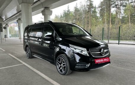 Mercedes-Benz V-Класс, 2017 год, 5 250 000 рублей, 3 фотография