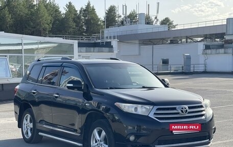 Toyota Highlander III, 2012 год, 2 050 000 рублей, 2 фотография
