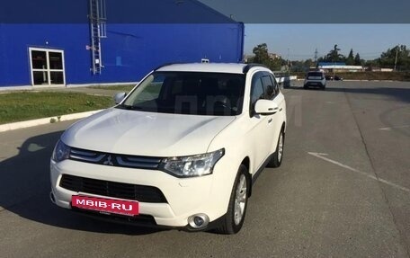 Mitsubishi Outlander III рестайлинг 3, 2012 год, 1 820 000 рублей, 5 фотография