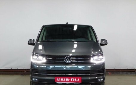 Volkswagen Multivan T6 рестайлинг, 2019 год, 7 249 000 рублей, 2 фотография