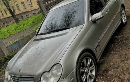Mercedes-Benz C-Класс, 2004 год, 830 000 рублей, 2 фотография