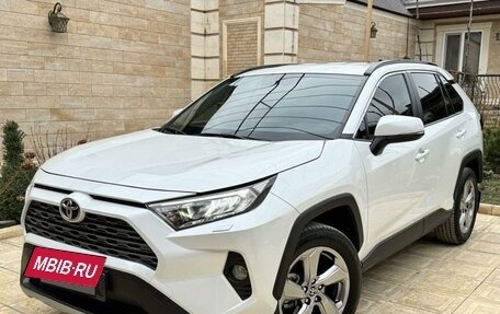 Toyota RAV4, 2021 год, 3 850 000 рублей, 3 фотография