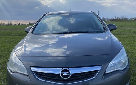 Opel Astra J, 2010 год, 630 000 рублей, 2 фотография
