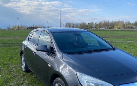 Opel Astra J, 2010 год, 630 000 рублей, 3 фотография