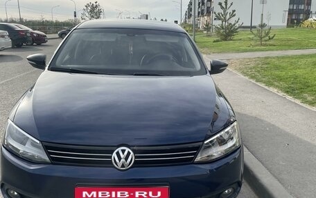 Volkswagen Jetta VI, 2013 год, 1 110 000 рублей, 2 фотография