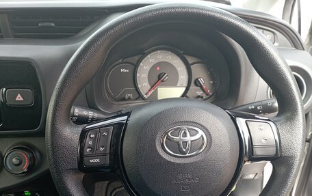 Toyota Vitz, 2017 год, 998 000 рублей, 4 фотография