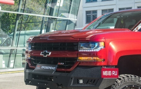 Chevrolet Silverado, 2018 год, 4 900 000 рублей, 3 фотография