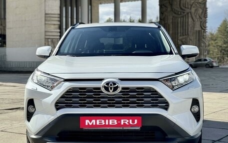 Toyota RAV4, 2021 год, 3 910 000 рублей, 2 фотография