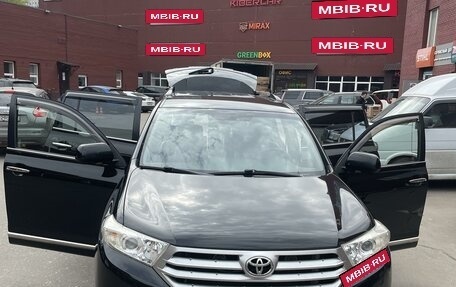 Toyota Highlander III, 2011 год, 1 850 000 рублей, 3 фотография