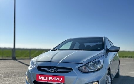 Hyundai Solaris II рестайлинг, 2011 год, 997 777 рублей, 2 фотография