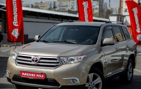 Toyota Highlander III, 2012 год, 1 950 000 рублей, 1 фотография
