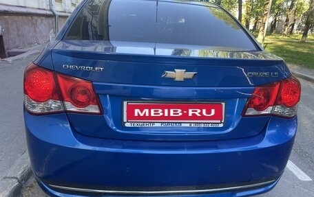 Chevrolet Cruze II, 2011 год, 865 000 рублей, 3 фотография