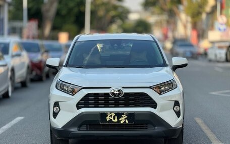 Toyota RAV4, 2020 год, 2 670 000 рублей, 2 фотография