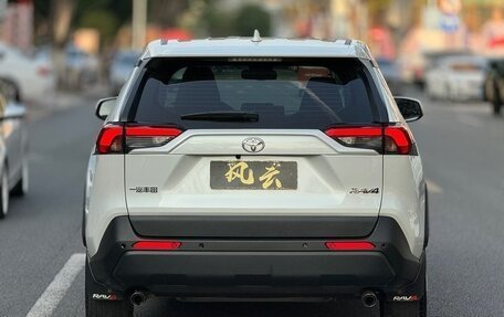 Toyota RAV4, 2020 год, 2 670 000 рублей, 4 фотография
